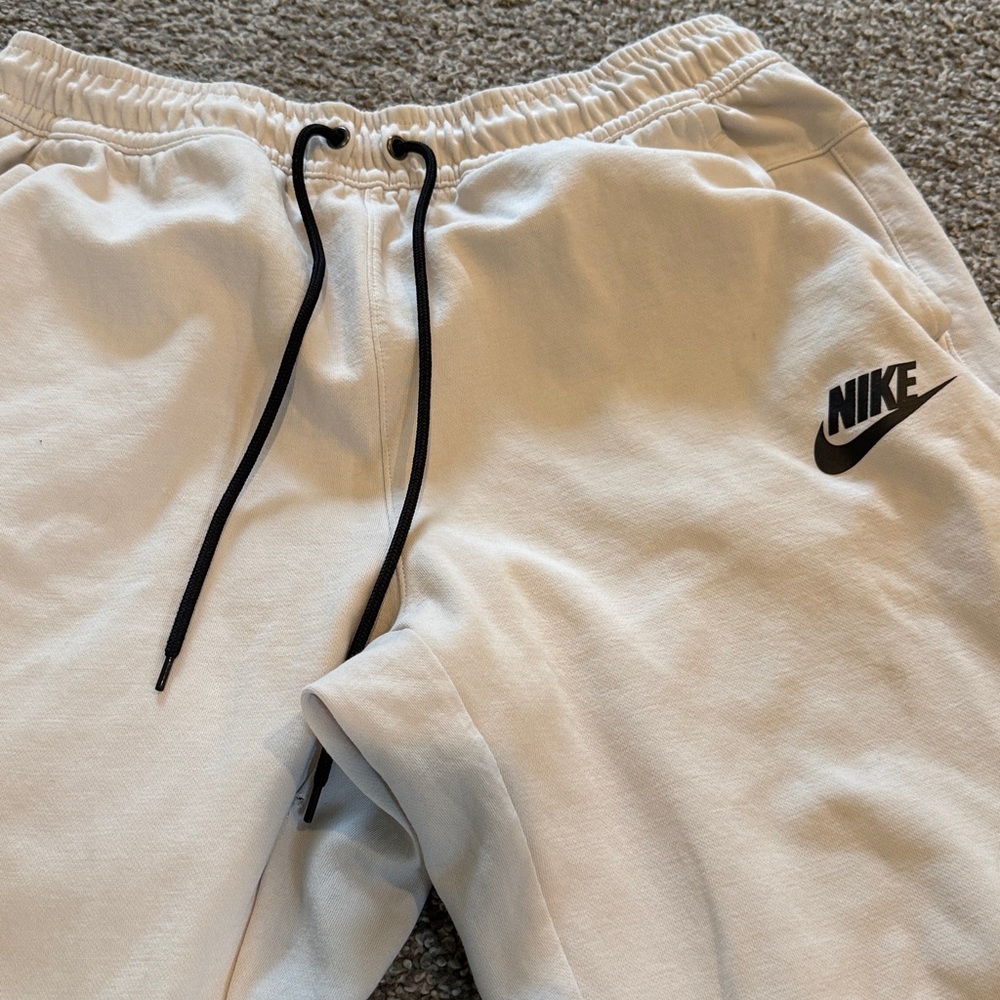 Nike Joggers size XL - Picture 3 of 5